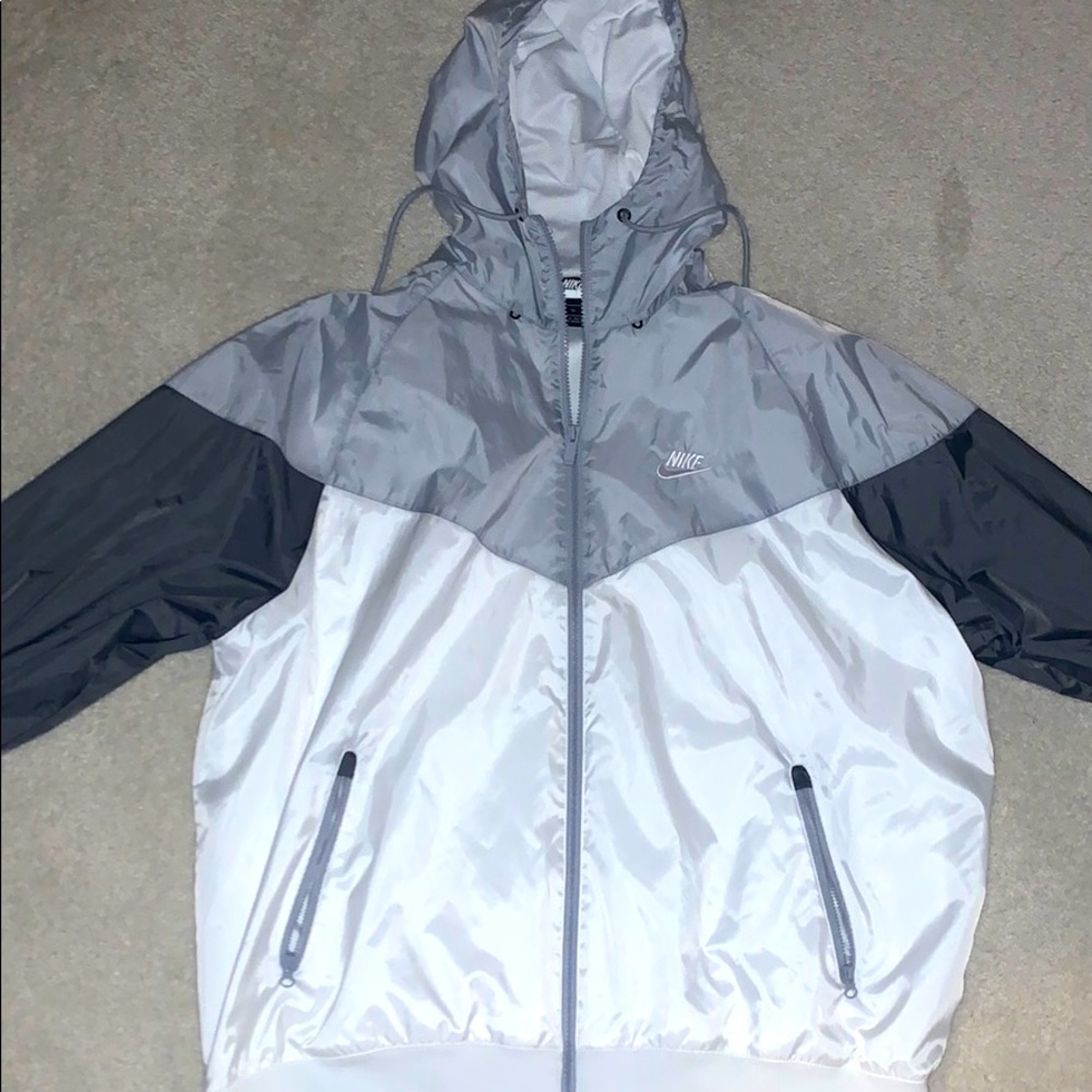 XL Nike Mens Grey/White Windbreaker